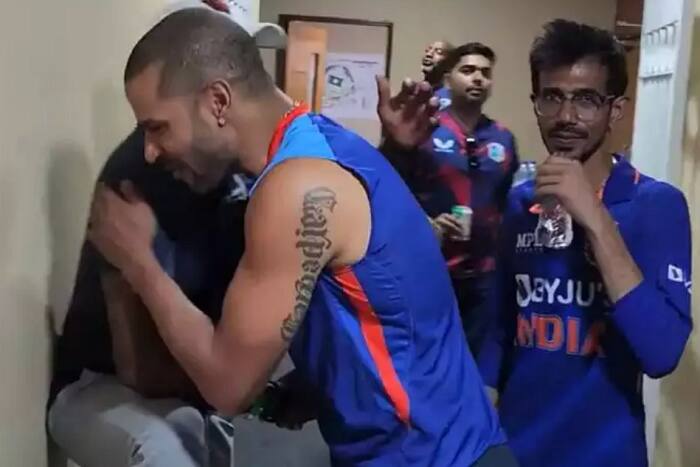 VIDEO: जब भारतीय ड्रेसिंग रूम में अचानक पहुंचा 'खास मेहमान', धवन को दी 'जादू की झप्‍पी'